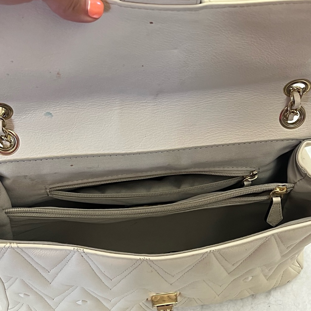 Elegant Beige Designer Shoulder Bag - Picture 3 of 5